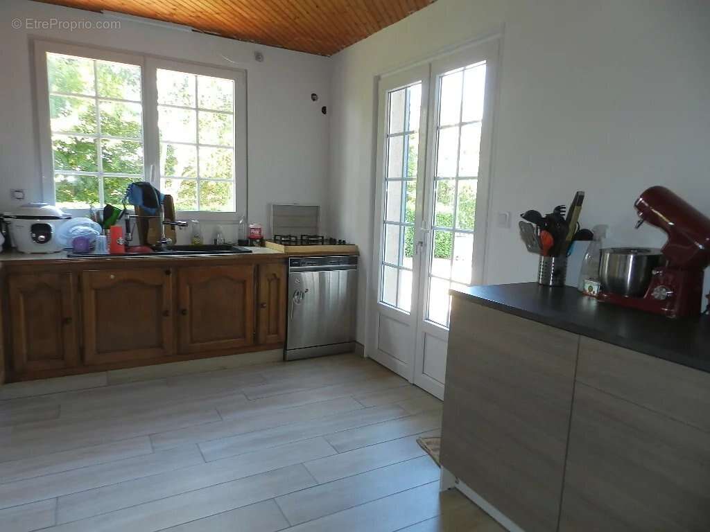 A ETE VENDUE PAR NOS SOINS   .......   BELLE CONTEMPORAINE DE 120 M² HAB, sur Sous-Sol complet et Plus de 1 350 m² de Terrain. - photo 10
