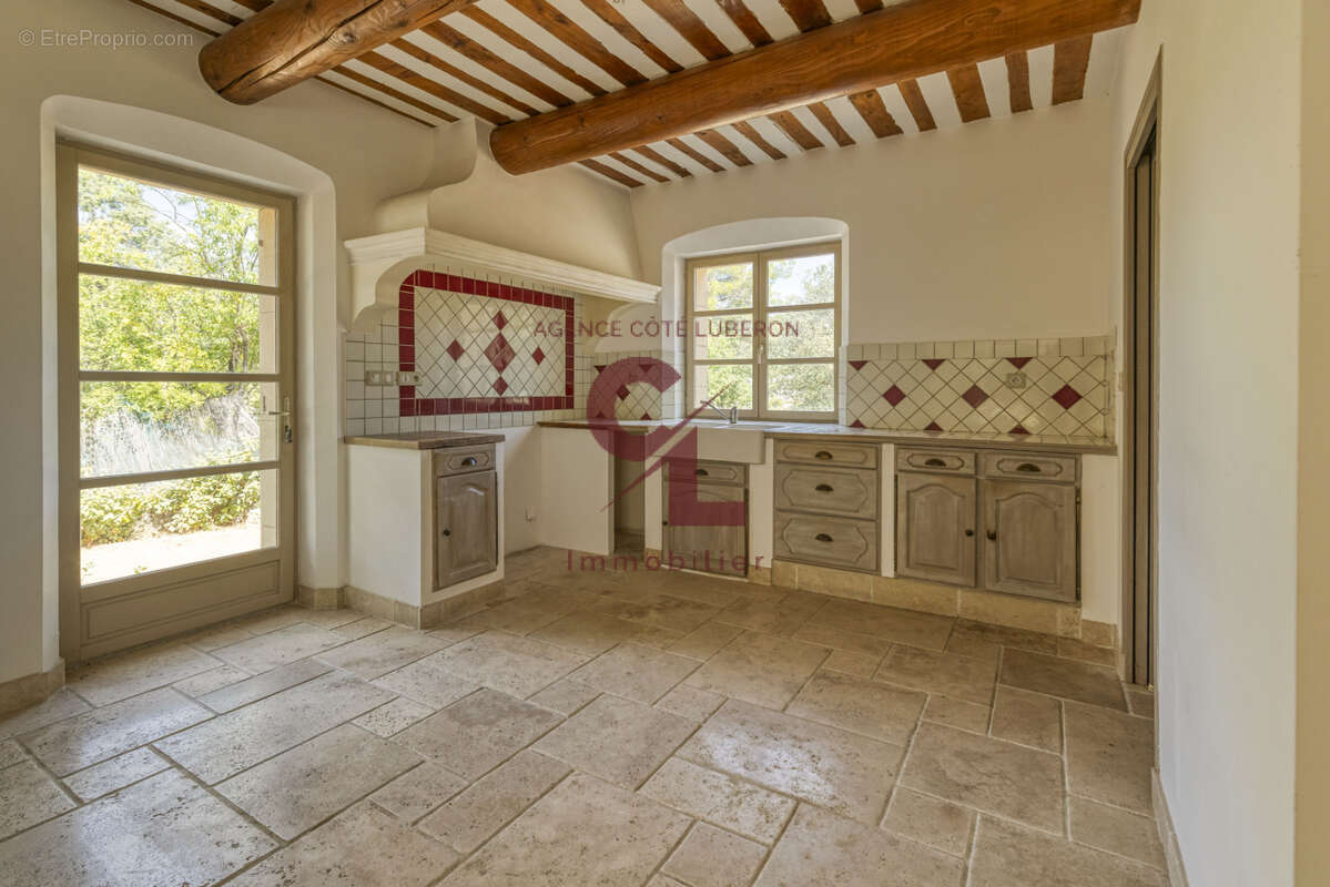 Maison à GORDES
