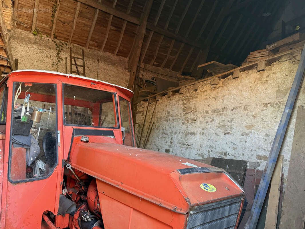 Auv 1227 : Maison de bourg à rénover, jardin, garages et grange - photo 103