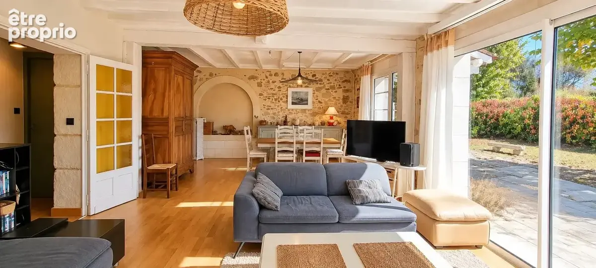 MAISON EN PIERRES XIX ème AVEC dépendance et piscine sur 2600 m² . - photo 8