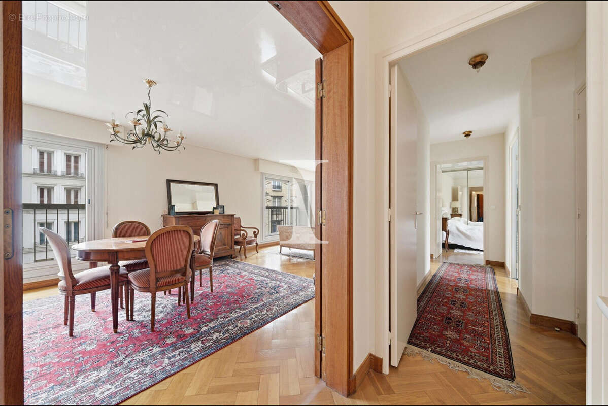 Appartement à PARIS-14E