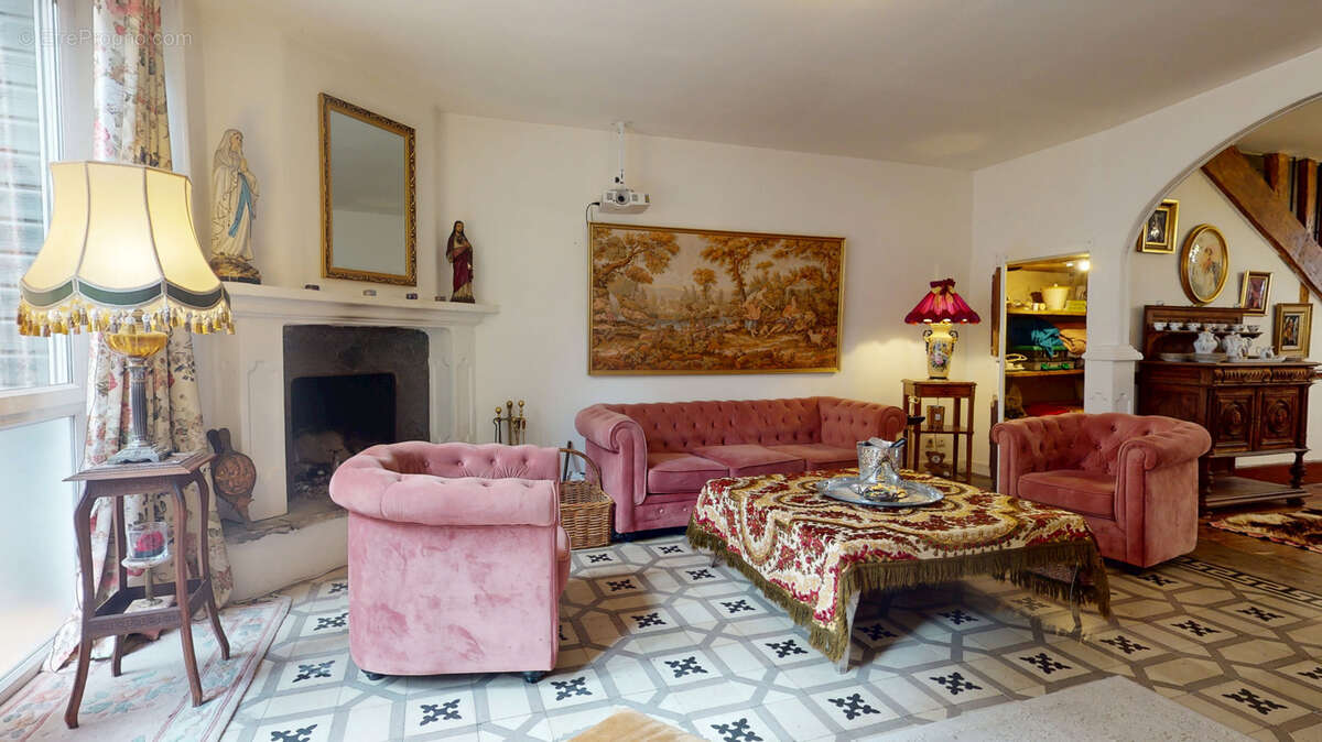 Maison à SAINT-GERMAIN-LEMBRON