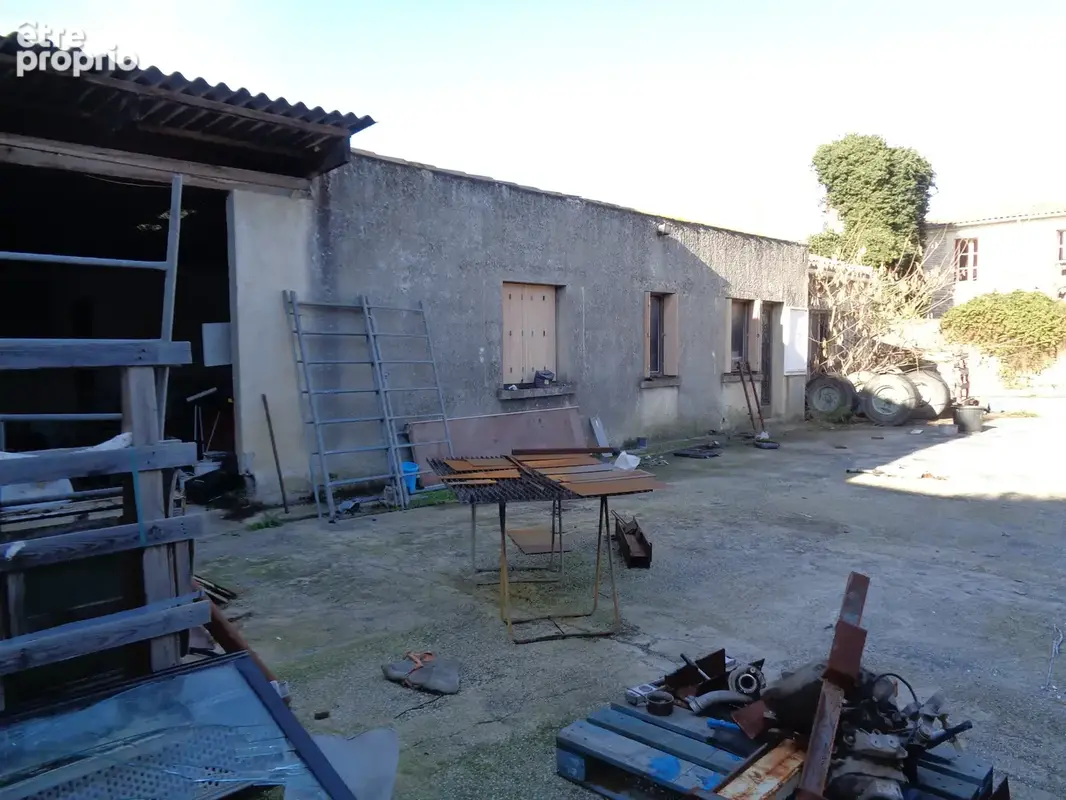 30 Aimargues Hangar 900m2  centre de village sur Terrain 1700m2 - photo 4
