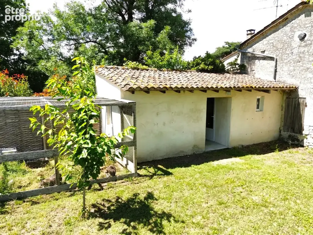 Belle maison en pierre rénovée avec nombreuses dépendances, jardin clos et fort potentiel - photo 15