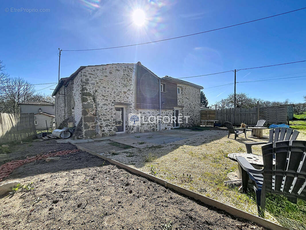 Maison à AZAY-SUR-THOUET