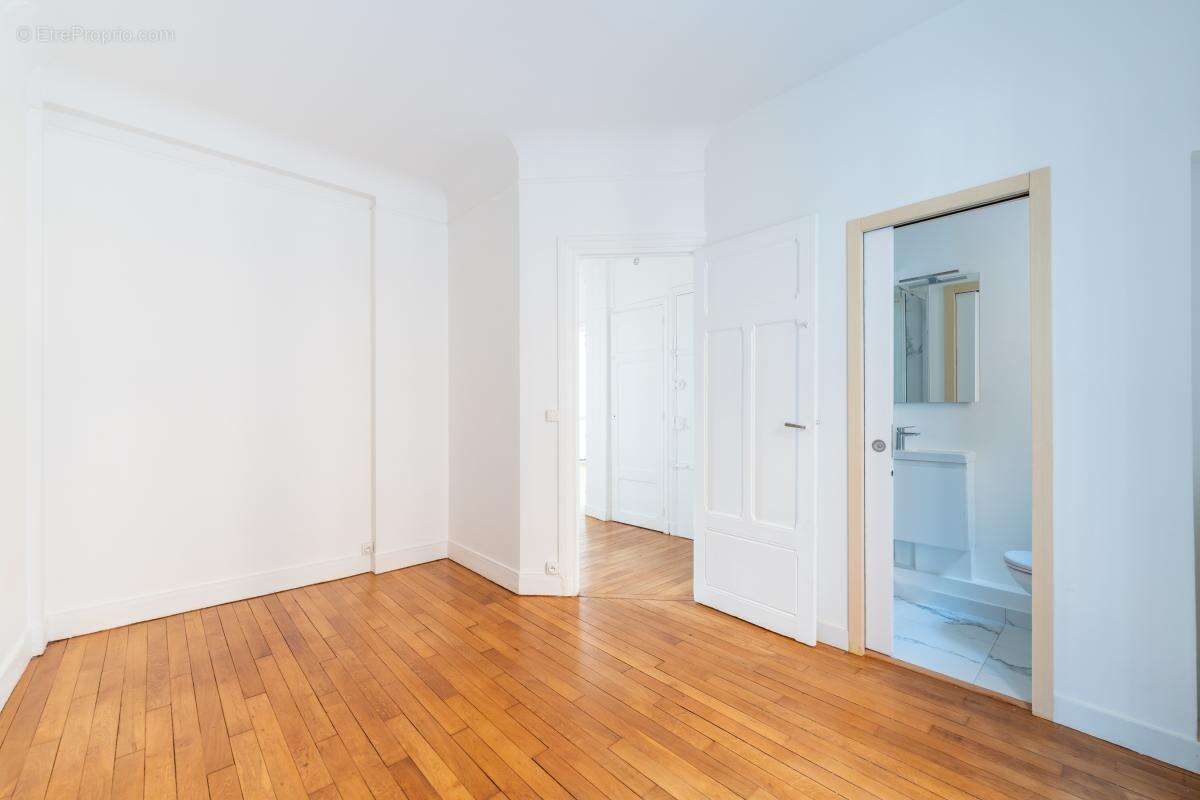 Appartement à PARIS-14E