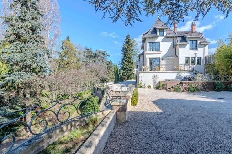 Maison bourgeoise 255 m² entièrement rénovée, parc clos et arboré de 4 303 m² (piscinable), 3 garages, terrasse, jacuzzi - photo 2