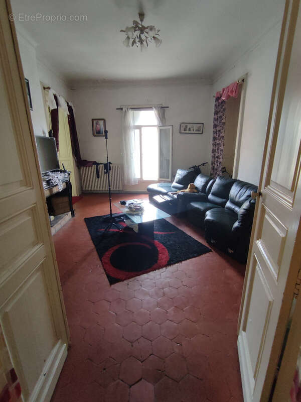 Appartement bourgeois 5 pièces àrénover de 139 m2 centre ville de Sète - photo 4