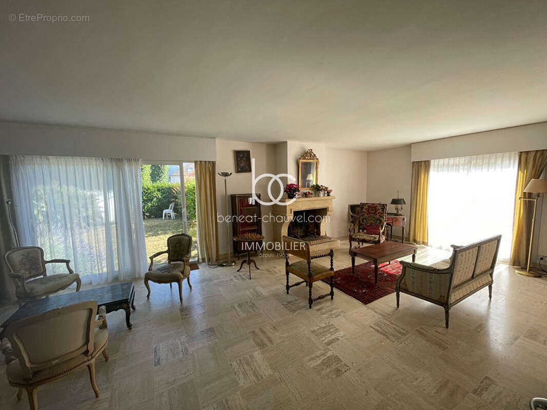 A Vendre Vannes Ouest La Madeleine- Maison familiale 200 m² - photo 2