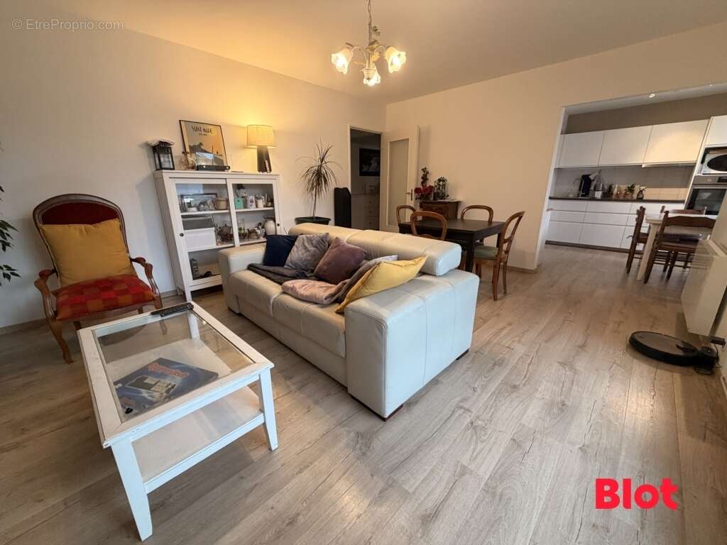 Appartement à LE RHEU