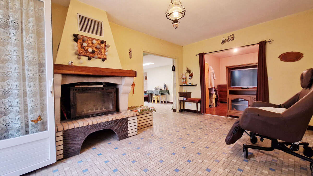 Maison à AMBARES-ET-LAGRAVE