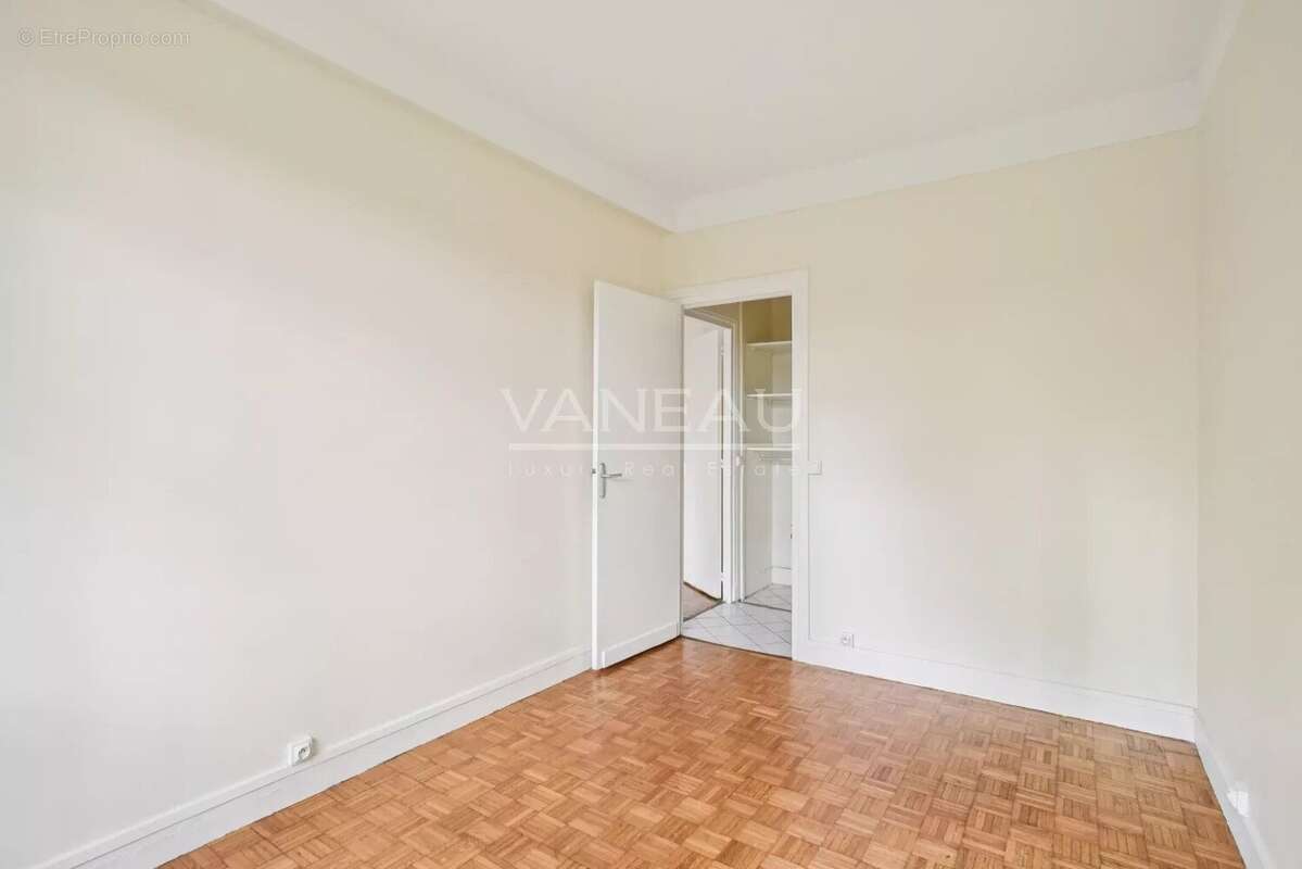 Appartement à PARIS-14E