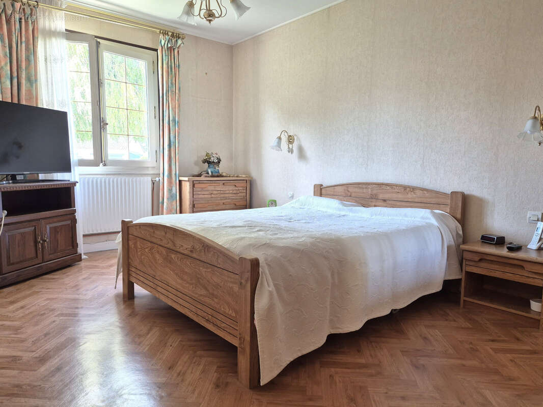 Maison 125 m² à Le Chatelet-En-Brie  - photo 9