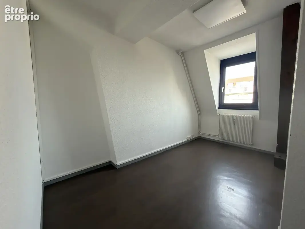 Bureau 62 m2 face à la gare avec parking et potentiel d'agrandissement - photo 3