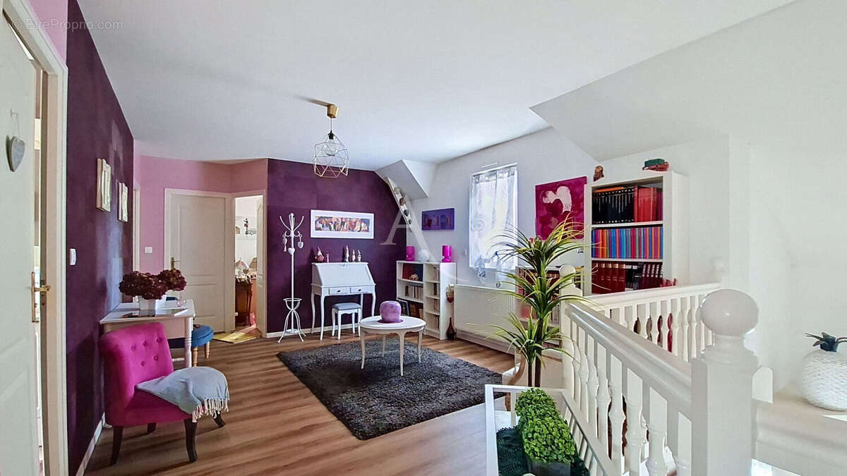 Briollay - Maison récente de plus de 220 m² avec de belles prestations - photo 5