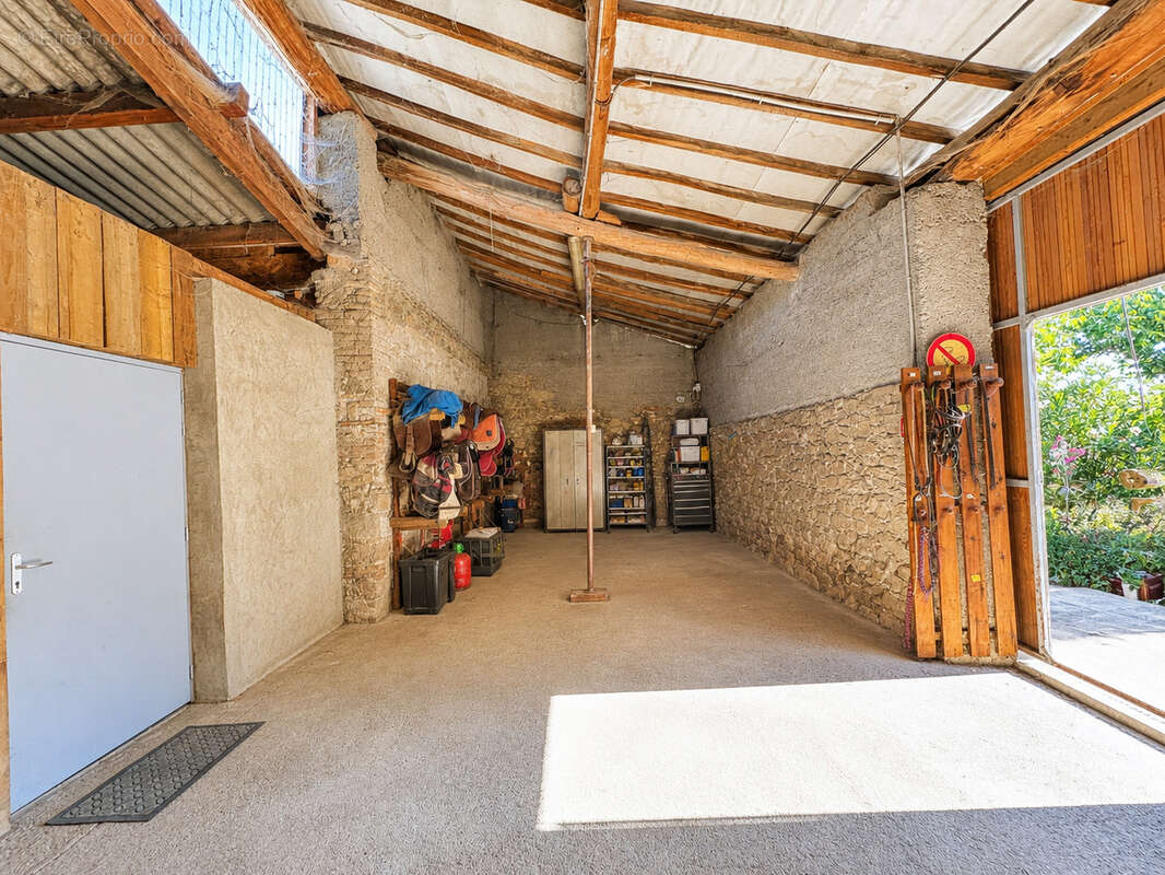Maison rénovée, dépendances, écuries, carrière   1,9 ha de terrain - photo 15