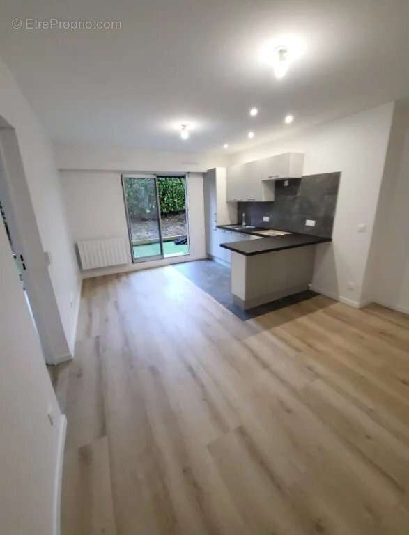 Appartement Saint Maurice 3 pièce(s) 45.70 m2 - photo 2