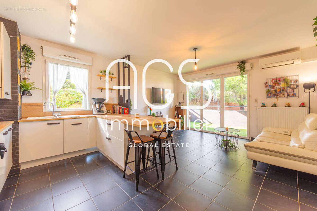 Appartement à CHATEAUNEUF-LES-MARTIGUES