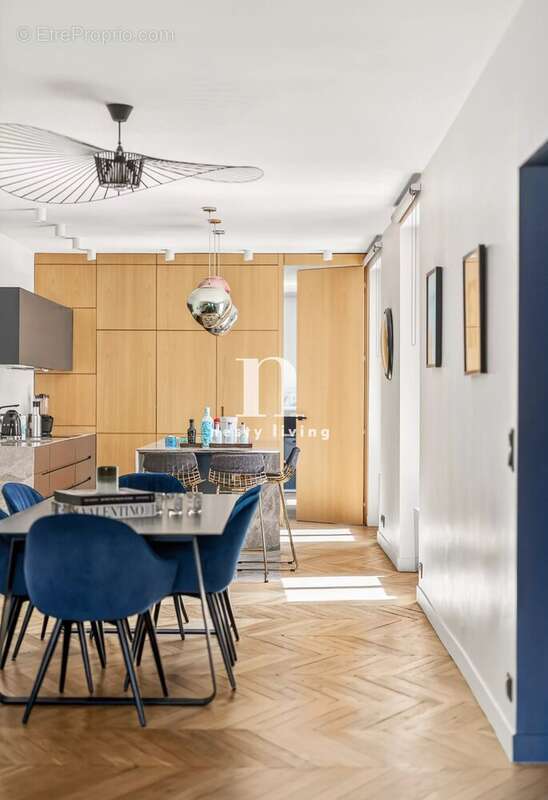 Appartement à PARIS-16E