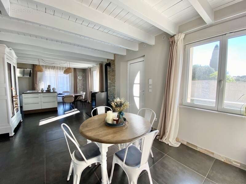 Maison à SAINT-QUENTIN-LA-POTERIE