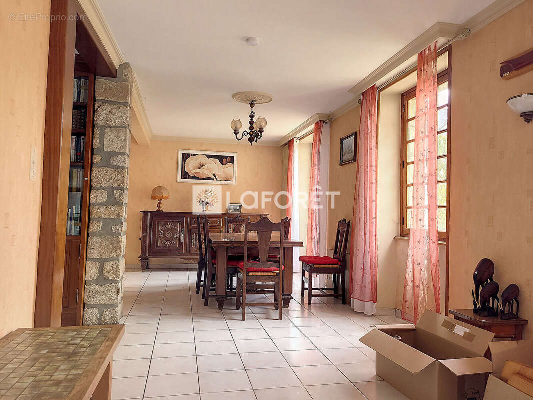 Maison à LE ROC-SAINT-ANDRE