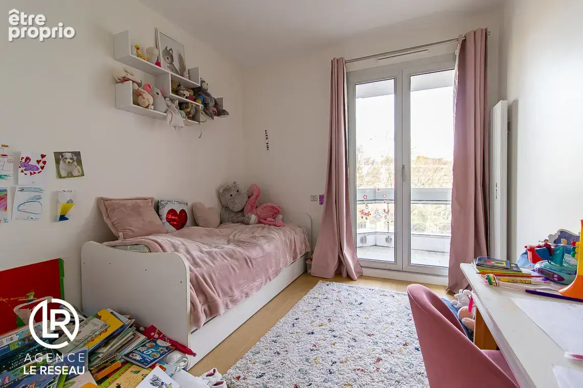 Appartement familial lumineux avec balcon en parfait état situé dans le quartier Pasteur - photo 8