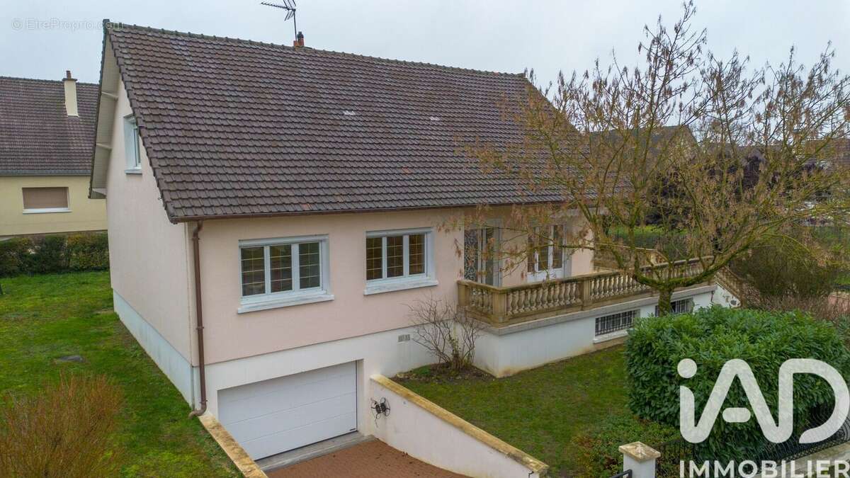 Maison 214 m² à Villeseneux  - photo 2