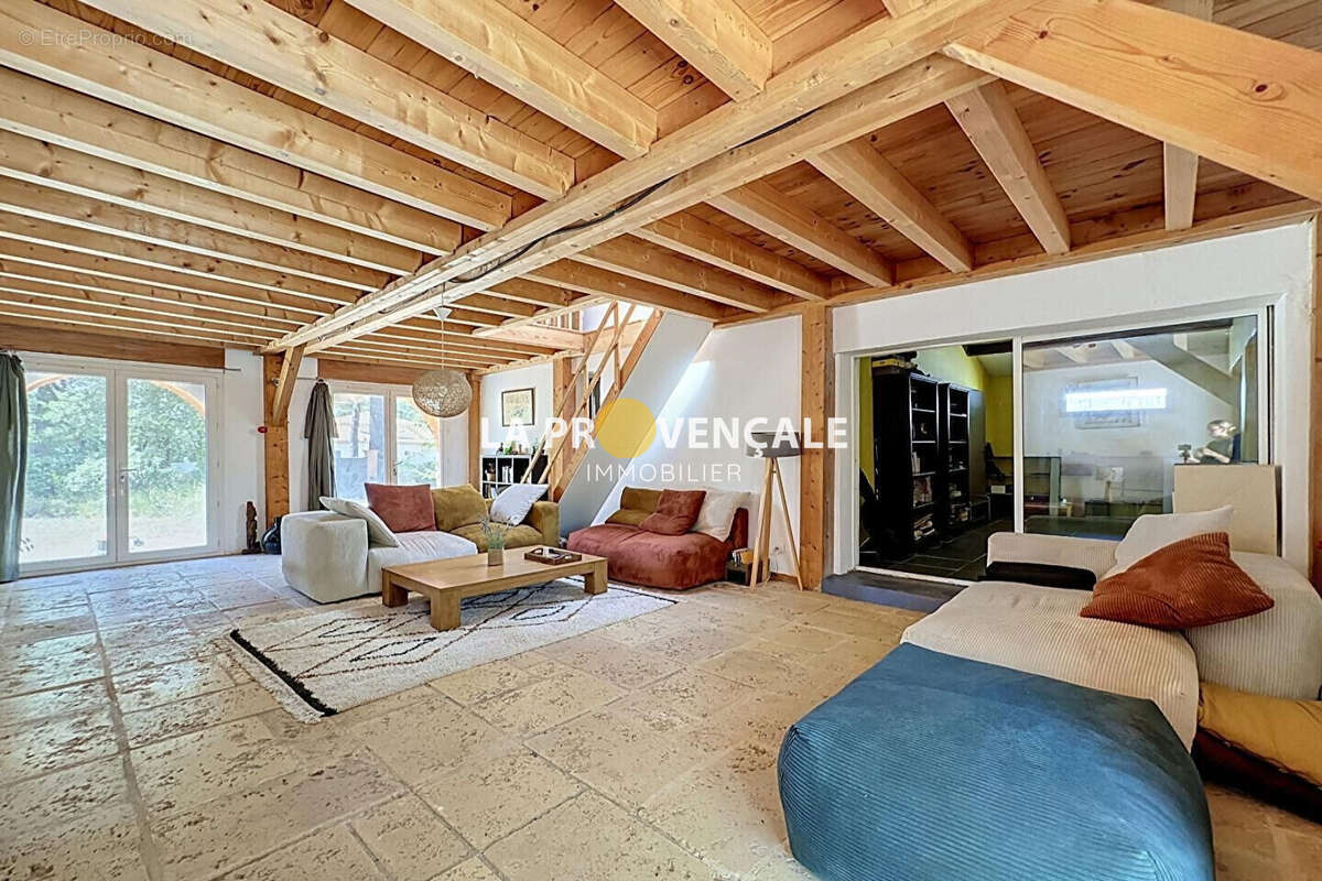 Maison 197 m² à Pourrieres  - photo 8