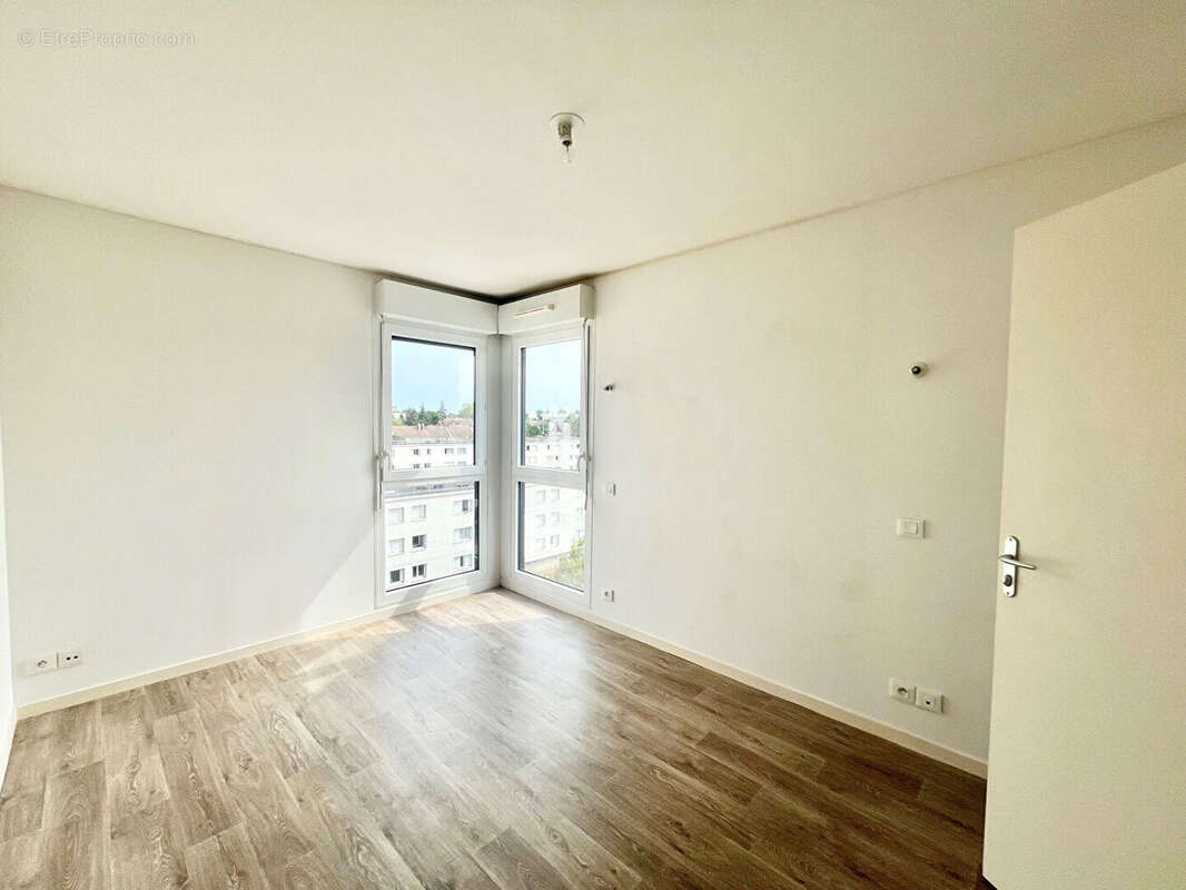 A VENDRE appartement Caen 2 pièce(s) 39.60 m2 - vendu libre - dernier étage - ascenseur - parking - vue dégagée - photo 9