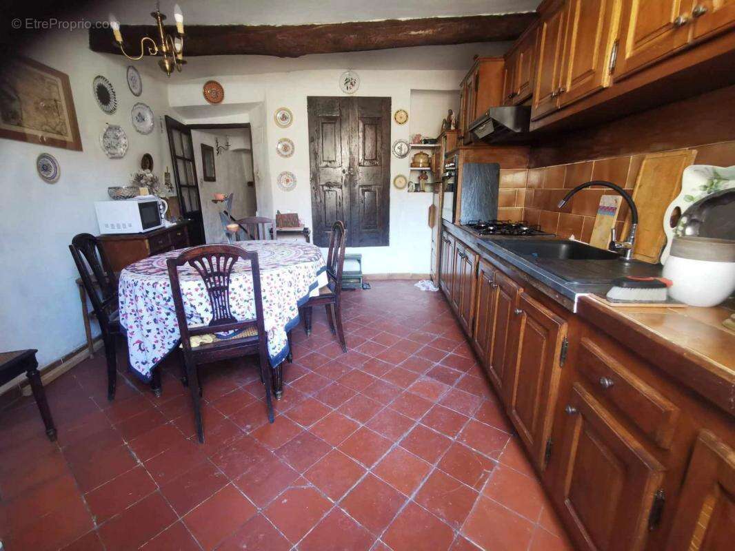 MOUSTIERS -SAINTE-MARIE  Maison de 6 pièces, 4 chambres,139m² - photo 6