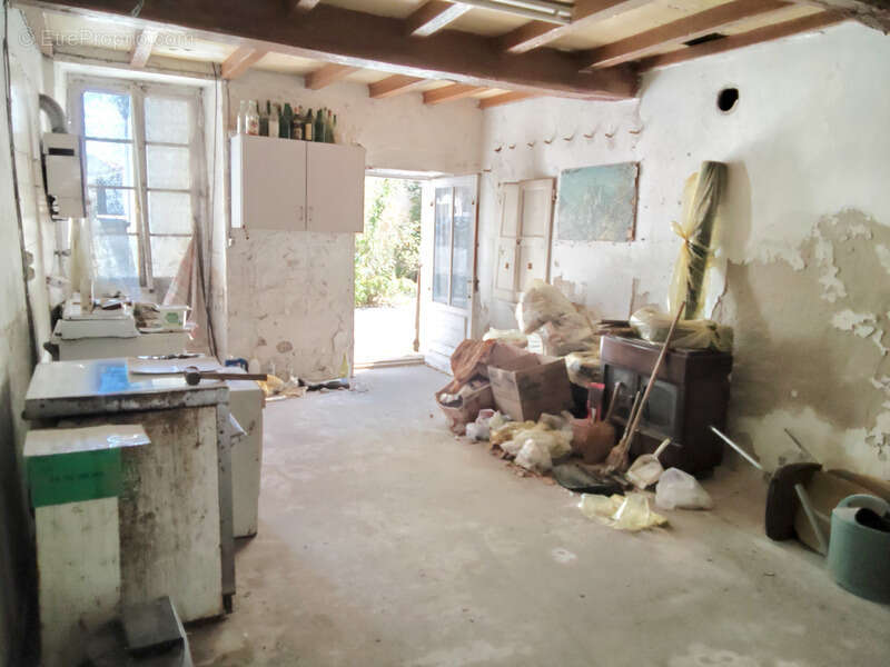Maison à vendre 4 pièces 94m2 à rénover GEMOZAC (17) - photo 8
