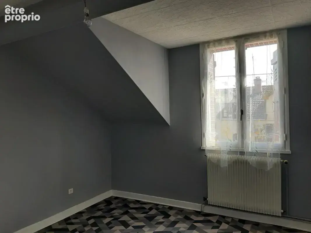 Maison mitoyenne sur 2 niveaux avec potentiel d'agrandissement ou création de logement supplémentair garages et dépendances - photo 6