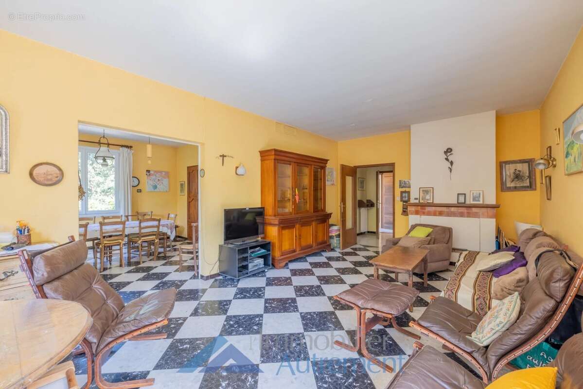 Maison à LE THOLONET