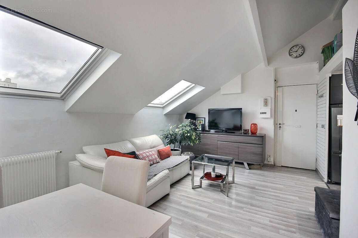 Appartement à COURBEVOIE