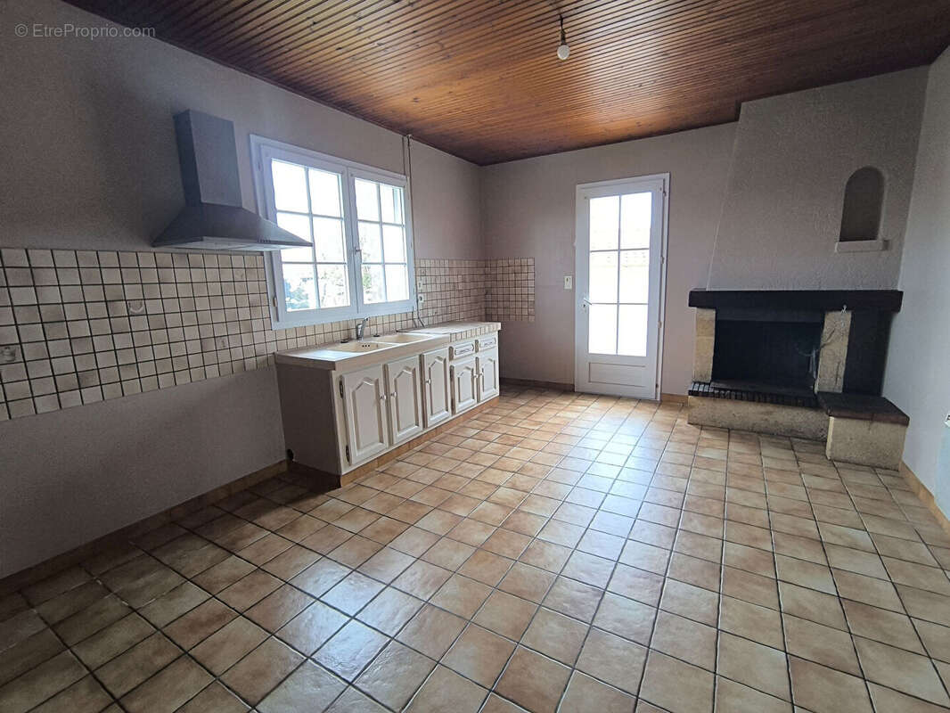 Maison à COMMEQUIERS