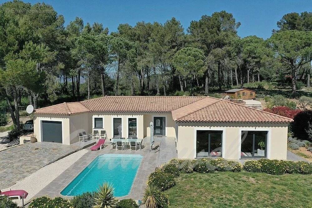 Maison à BAGNOLS-EN-FORET