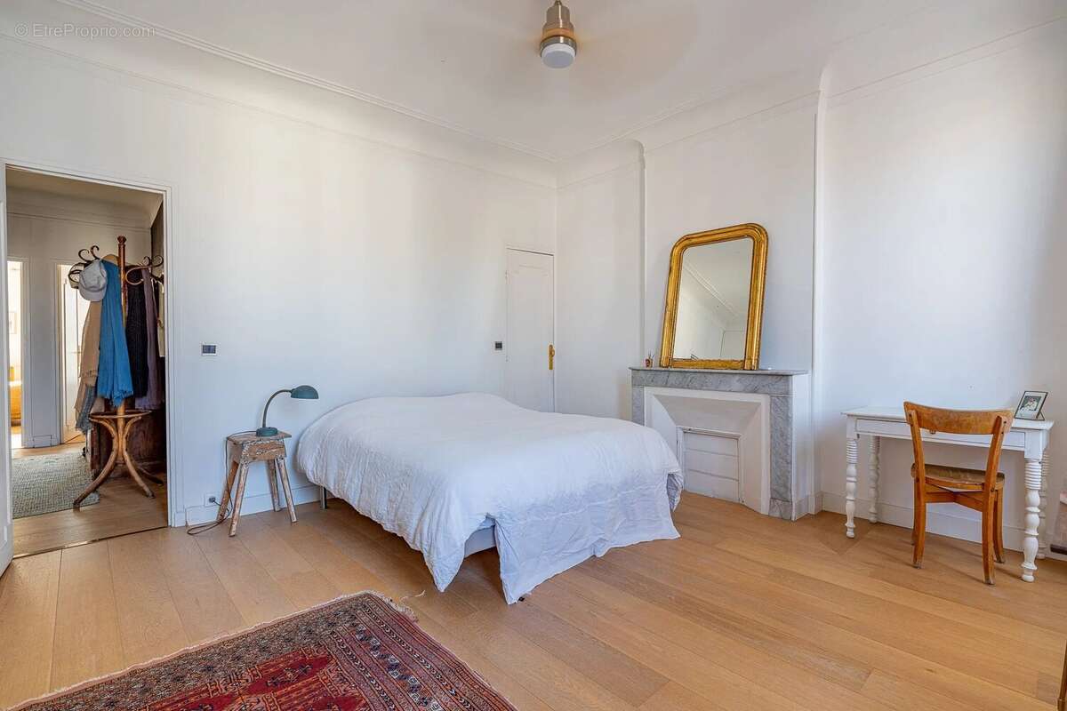 Appartement à MARSEILLE-1E