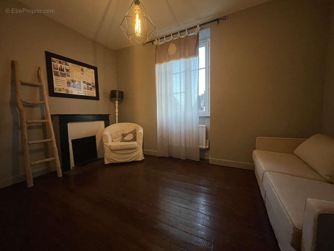 Maison à VARS-SUR-ROSEIX