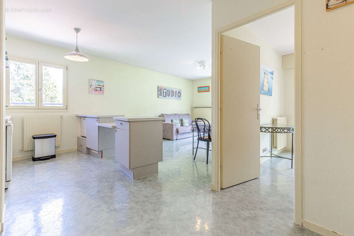 Agence immobiliere laforet - exclusivite - "tulipe" - annecy - hyper-centre - appartement t2 de 42,55m² - balcon - cave - photo 3