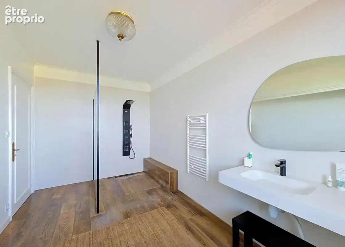 Maison - 4 Chambres - Possibilité 5 - Bureau - Sous sol complet - Garage - Piscine - Jardin - Magnifique vue - photo 22