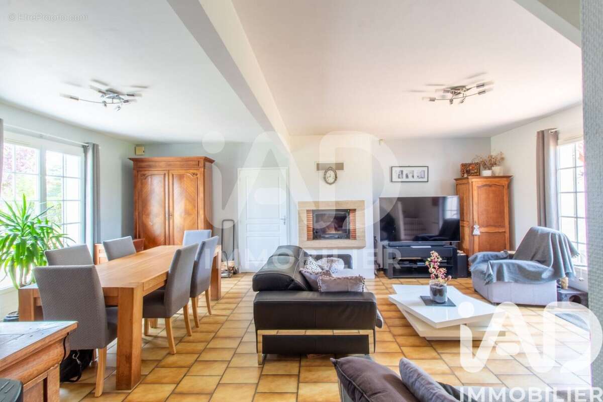 Maison 236 m² à Chatenoy  - photo 2