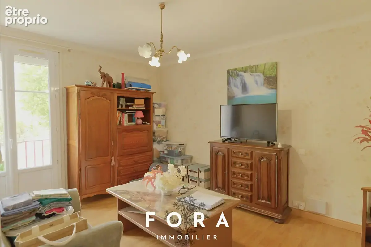 Appartement T3 de 72 m² en parfait état situé en hyper-centre de  Condé-en-Normandie ! - photo 6