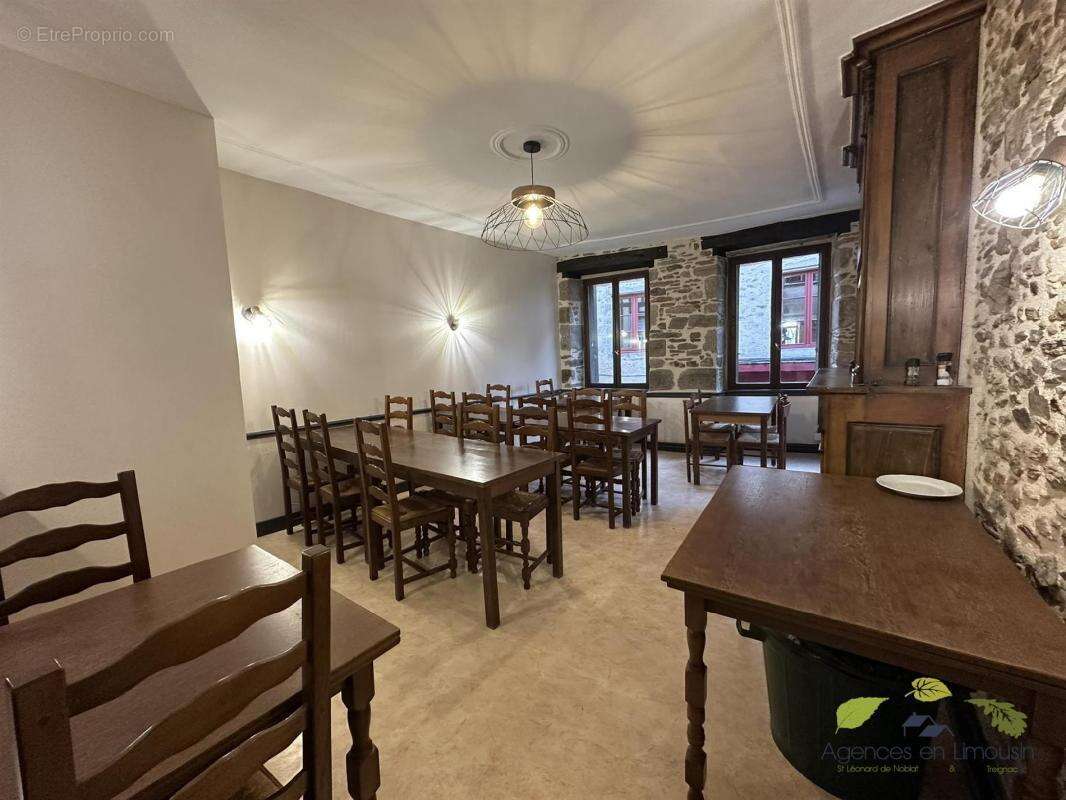 Commerce à SAINT-LEONARD-DE-NOBLAT