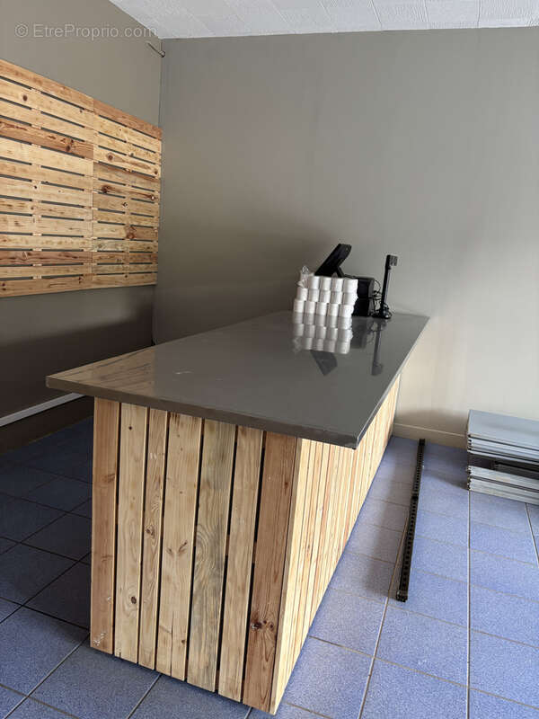 Commerce à VIC-SUR-CERE