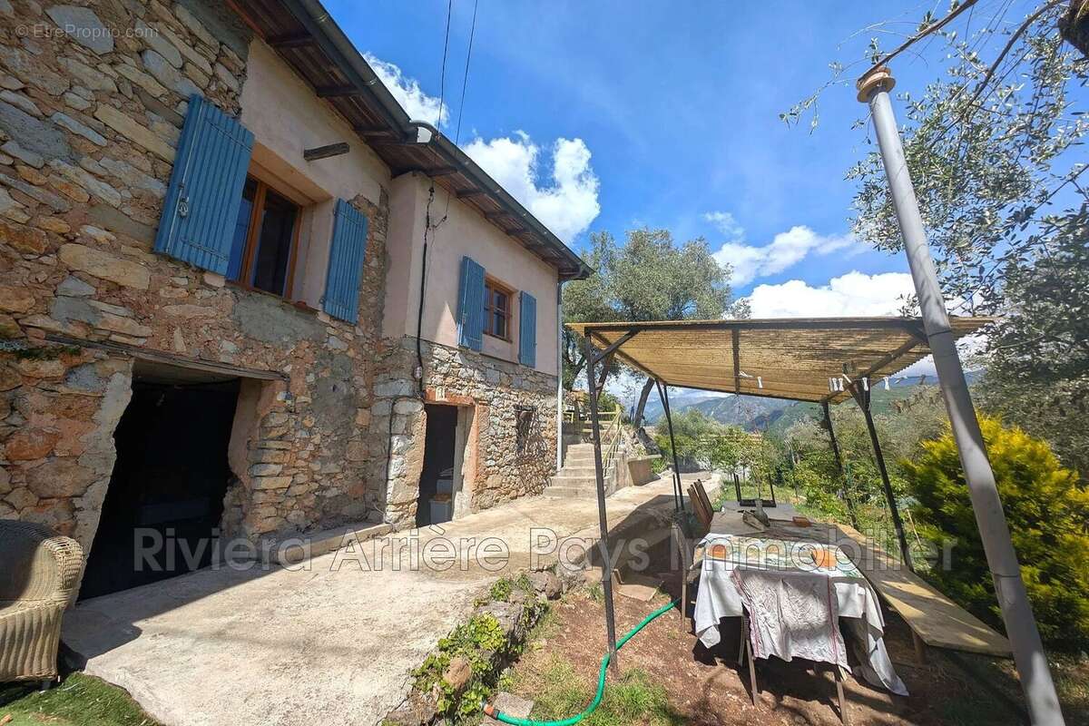 Maison à UTELLE