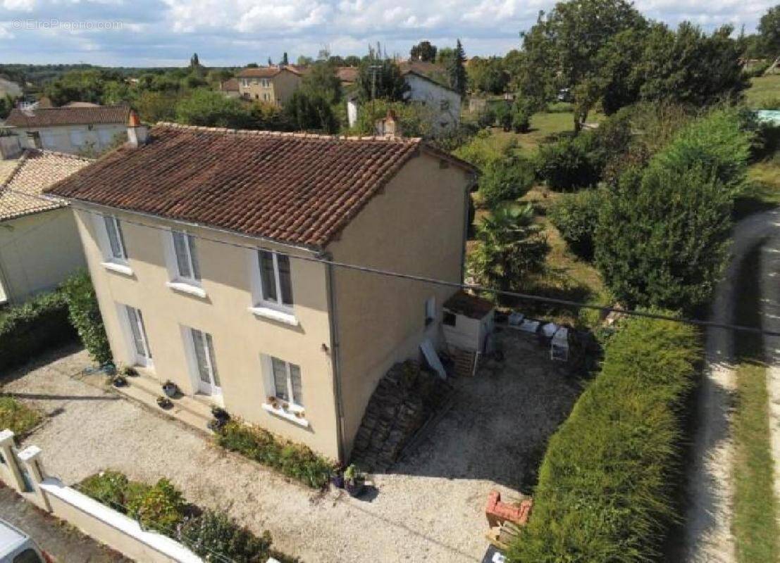 Maison à CHARROUX