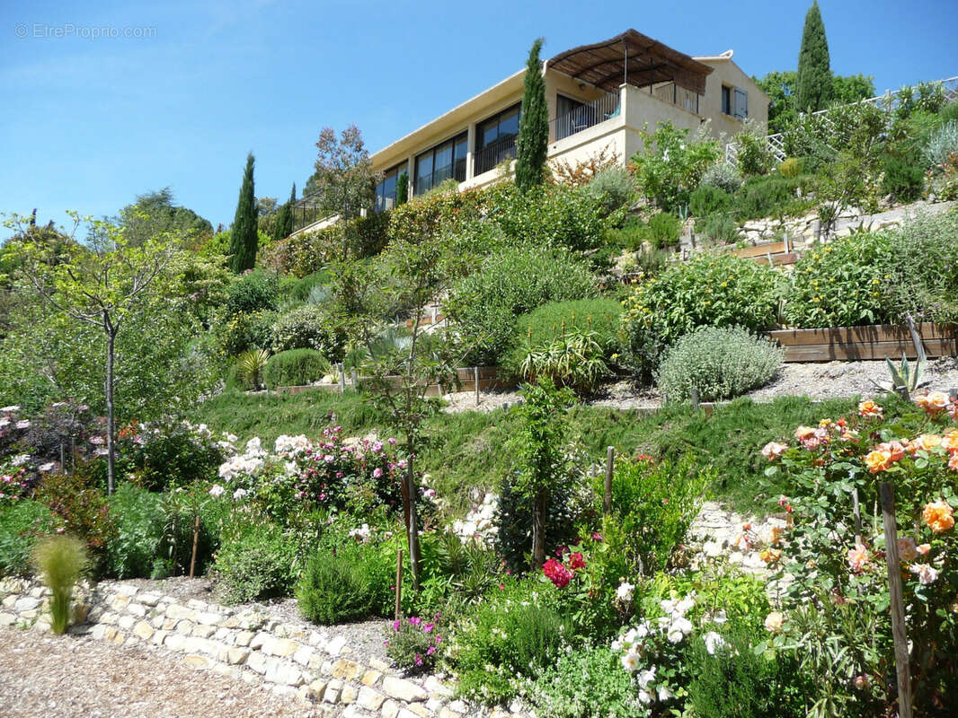 Maison à AUBRES