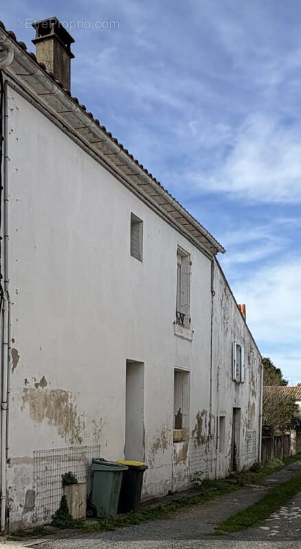Maison à L&#039;EGUILLE