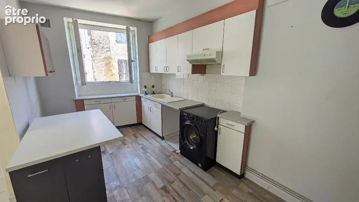 Ensemble immobilier mixte : Maison de village + Local commercial (Boulangerie) — Centre-bourg de Frontenay-Roh - photo 8