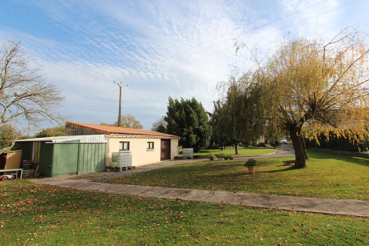 Maison à SAINT-MARTIN-DE-BERNEGOUE